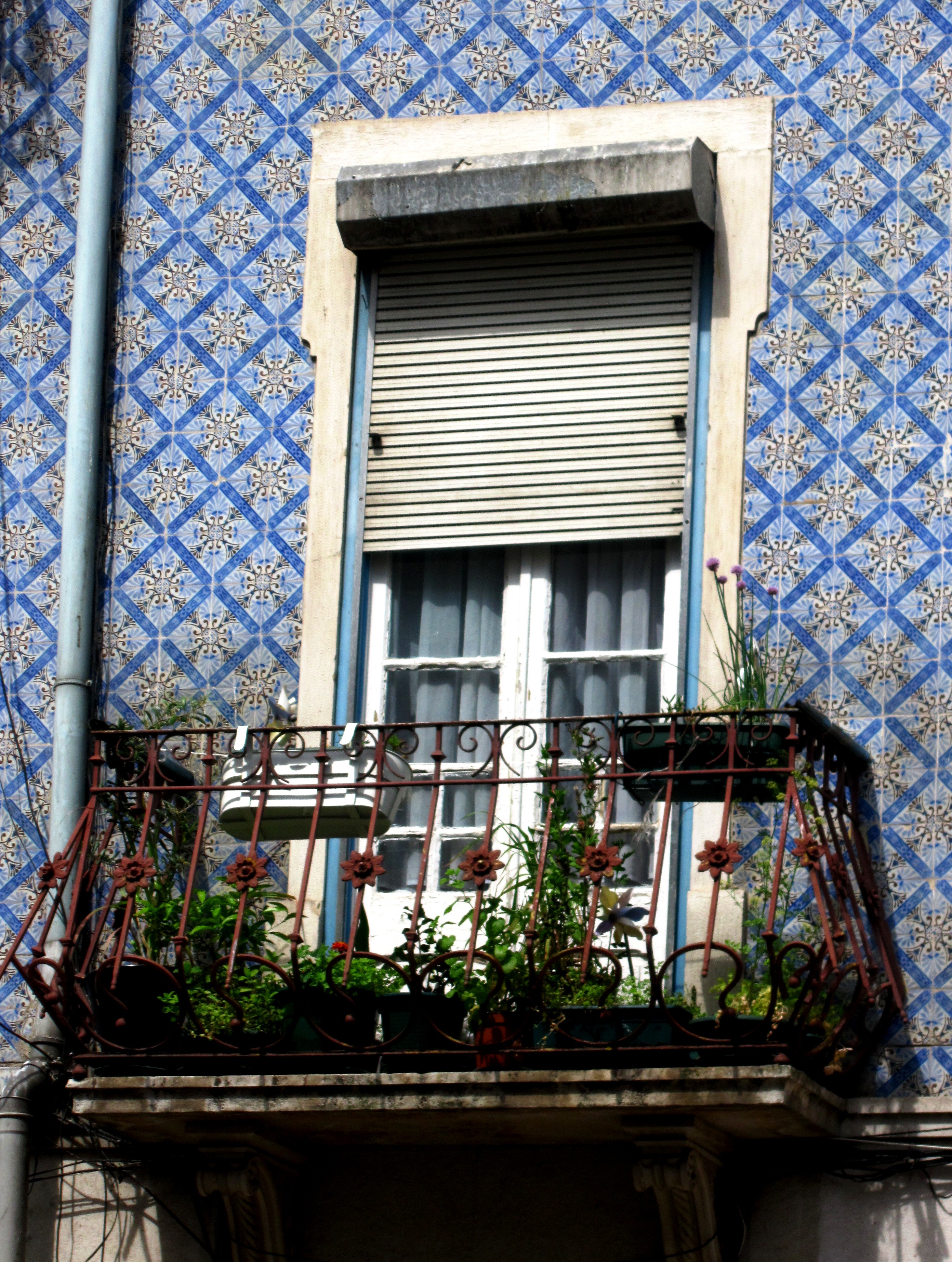синя сграда и тераса в Португалия